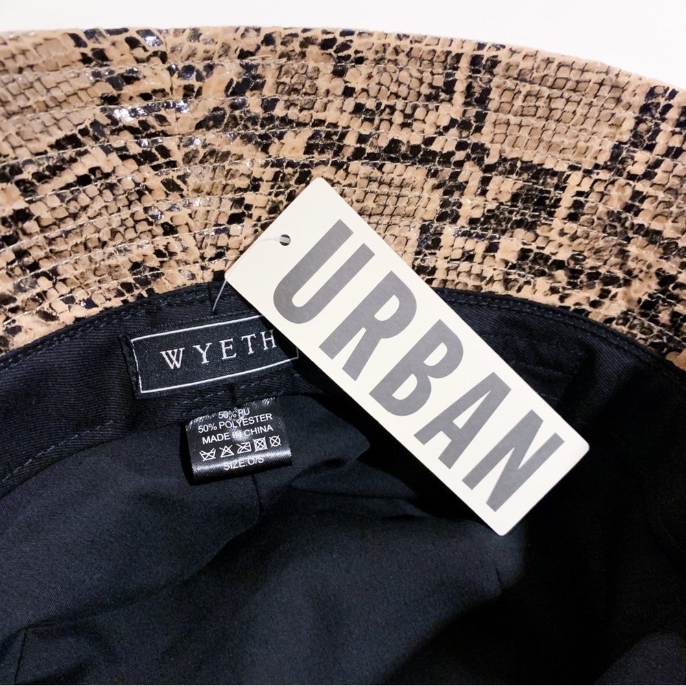 NWT Urban Outfitters Jade Snake Bucket Hat - Picture 8 of 10